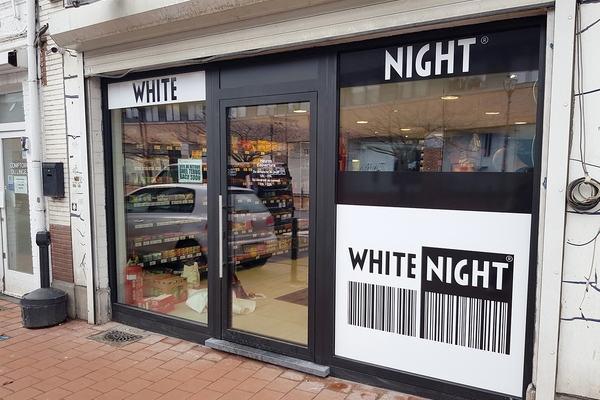 Habillage de vitrine White Night